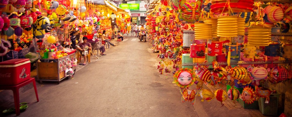 梁汝學花燈街一隅。