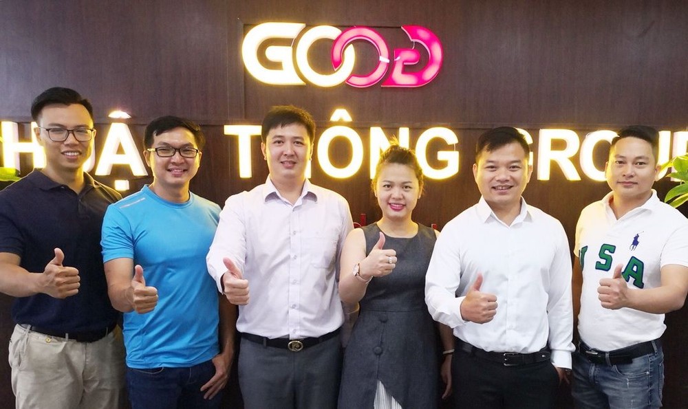 眾多華人企業家祝賀順通辦事處開張。