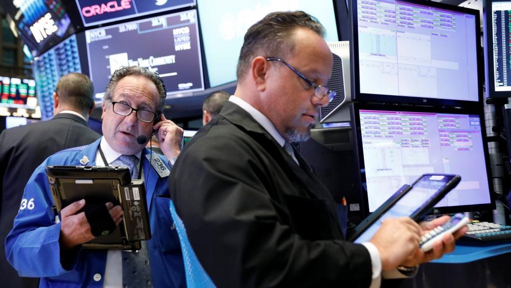 交易員在美國紐約證券交易所工作。（圖源：互聯網）