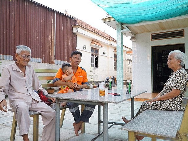 家住芽皮縣協福鄉的梁國成一戶對當地擱置規劃將獲調整一事表示十份高興。