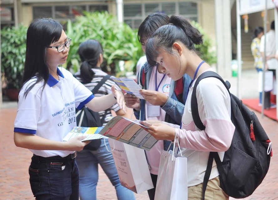 去年台灣教育展吸引廣大越華學生參加。