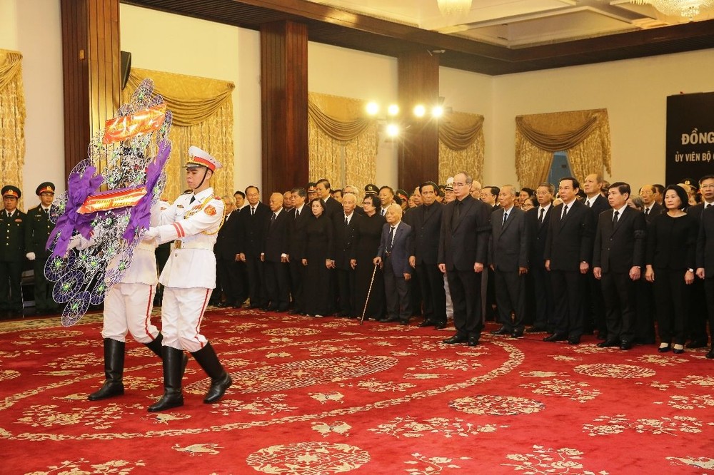 國家主席陳大光弔唁儀式莊重嚴肅舉行 ảnh 3