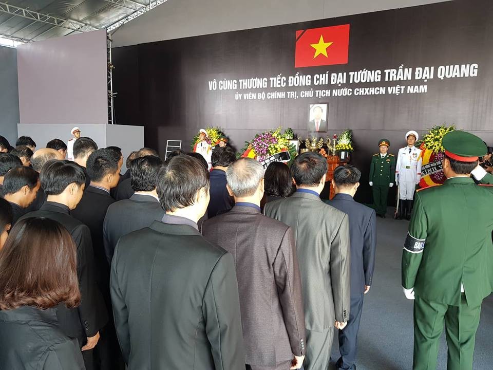 國家主席陳大光弔唁儀式莊重嚴肅舉行 ảnh 4