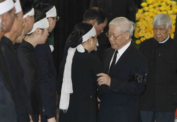 國家主席陳大光弔唁儀式莊重嚴肅舉行 ảnh 2