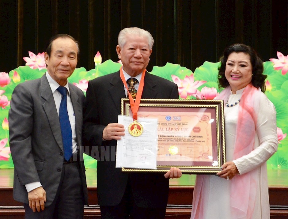 市貧窮病人輔助會榮獲國家主席授予一等勞動勳章。（圖源：市黨部新聞網）