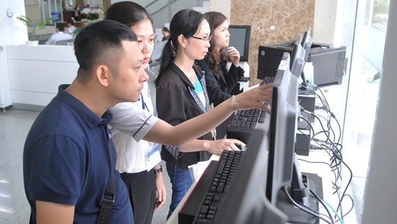 企業在網上申辦稅務。