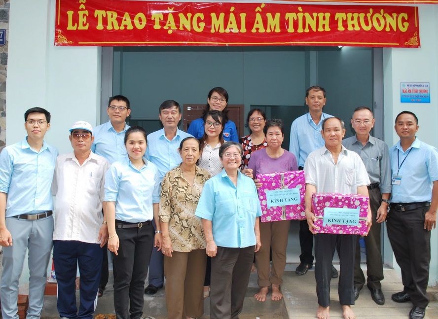 溫情屋轉交儀式。