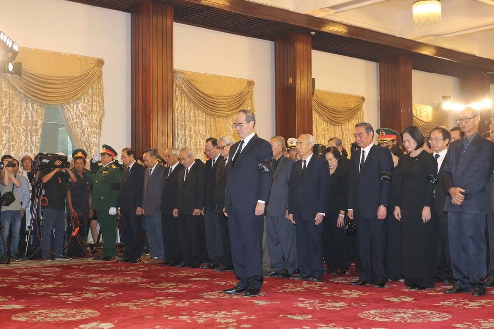 原總書記杜梅弔唁儀式昨日舉行 ảnh 3