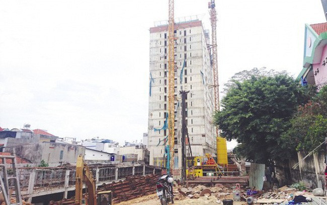 新平住房與社會住房組合項目(新平大樓)須拆除違章建築工程部分。