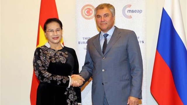 國會主席阮氏金銀會見俄羅斯國家杜馬主席維亞切斯拉夫‧維克托維奇‧沃洛金。（圖源：越通社）