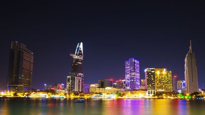 從隧道公園可以欣賞到對岸的璀璨夜景。