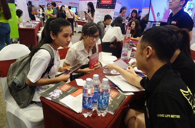 逾1500名大專院校學生參加，並瞭解招聘資訊及求職。（圖源：秋莊）