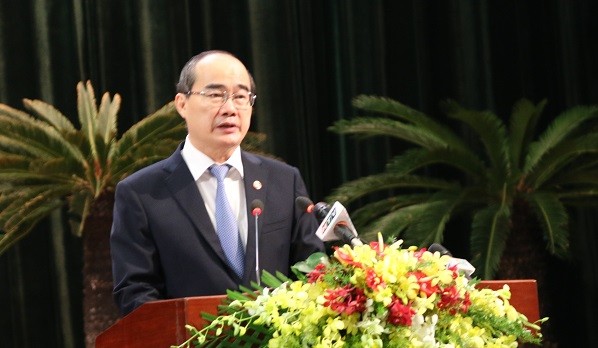 市委書記阮善仁在紀念儀式上發表講話。（圖源：黃嶺）