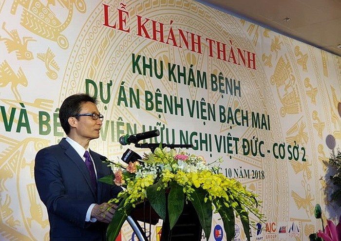 政府副總理武德膽在越德醫院項目所屬第二分院門診部落成典禮儀式上致詞。（圖源：越通社）