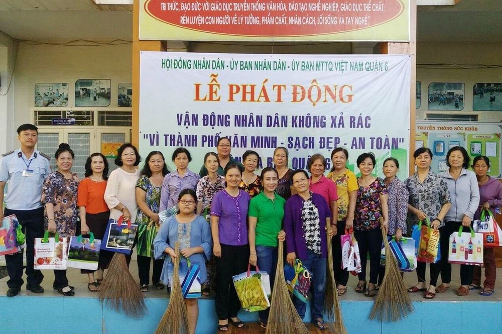 第六郡14個坊的居民展開打掃各條街道、巷子活動，並向各民戶派發熱愛環保的宣傳單。