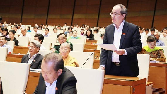 市國會代表團代表阮善仁在會上發言。（圖源：曰鐘）