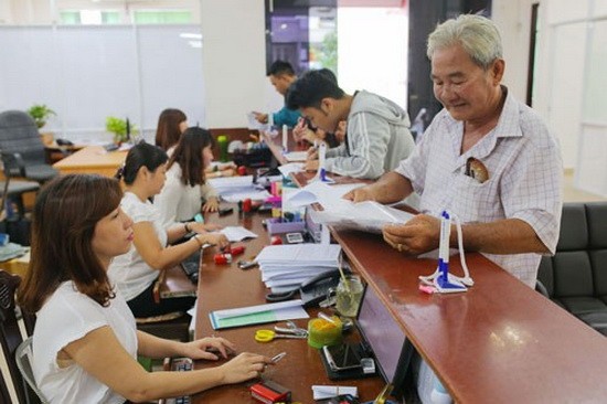民眾在本市辦理社保手續。