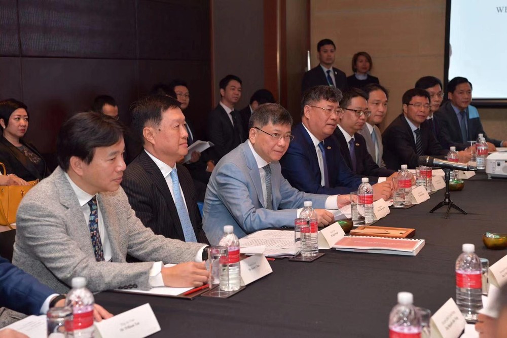 在越南時代廣場股份公司董事長朱立基(左三)的促進下，中國多家龍頭企業已經或即將來越投資，為越中傳統友誼和經貿發展添磚加瓦。