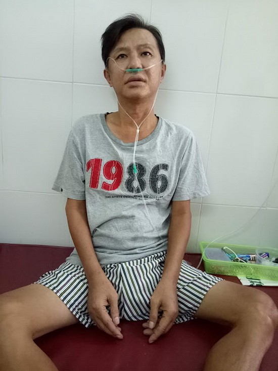 黃日輝病情有些好轉，但總離不開呼吸器。