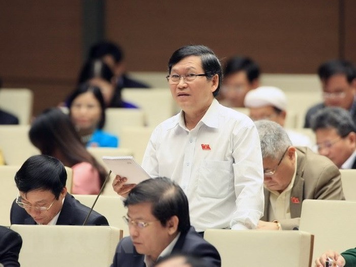 崑嵩省專職國會代表團副團長蘇文八在議場上發言。（圖源：越通社）