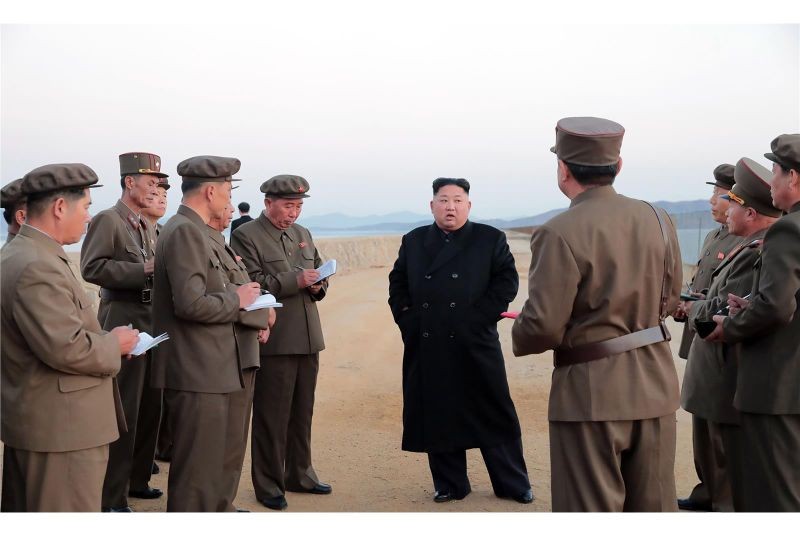 KCBS宣佈，朝鮮領導人金正恩親自督軍，見證「新研發的尖端戰術性武器」進行測試。（圖源：路透社）
