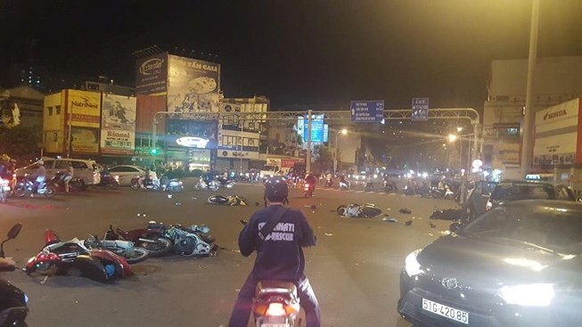 酒類對社會和群體健康造成極其嚴重的影響。圖中：日前在杭青四岔路發生的 BMW汽車女司機醉駕導致嚴重交通事故現場。