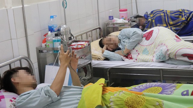 守德郡全科醫院傳染科重症病房的病人。