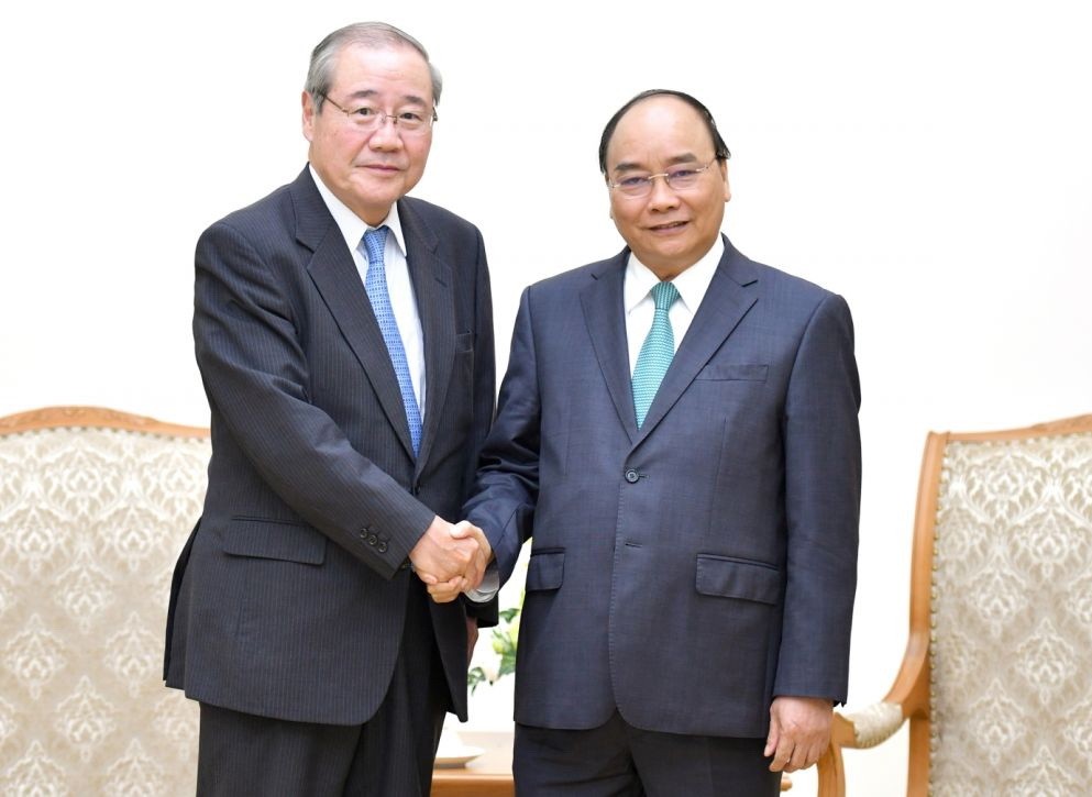 政府總理阮春福（右）接見日本三井住友金融集團兼三井住友銀行董事長宮田孝一。（圖源：光孝）