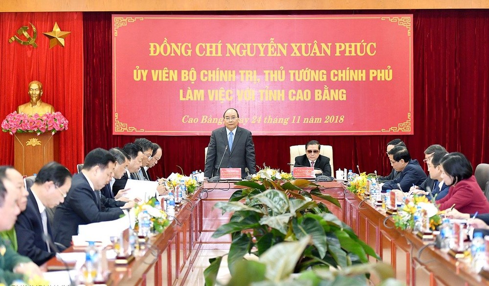 政府總理阮春福在會議上發表講話。（圖源：光孝）