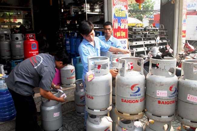 每瓶 12 公斤裝瓦斯跌價 3 萬 3000 元。（示意圖源：互聯網）