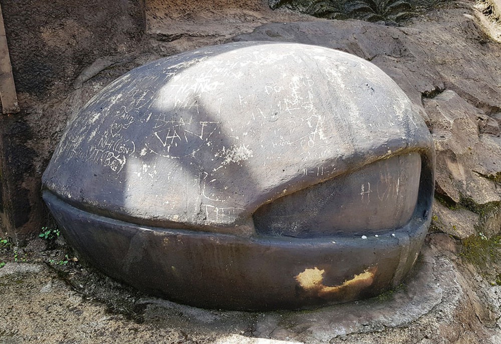 遊客亂寫亂畫　管理員苦不堪言 ảnh 1