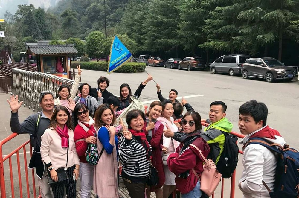 順捷旅遊團遊覽中國景點。