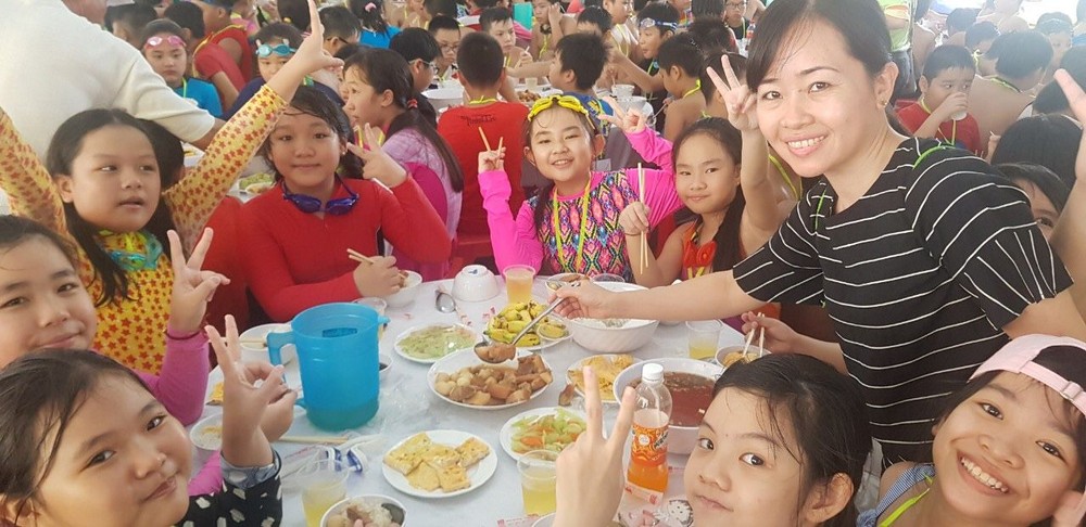 明道小學五年級學生探訪故鄉人道中心的課外活動一瞥。