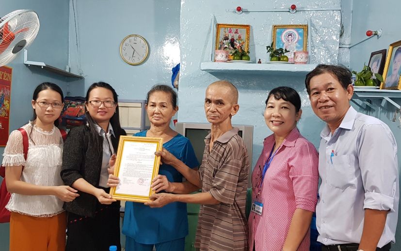 修建好的溫情屋移交儀式。