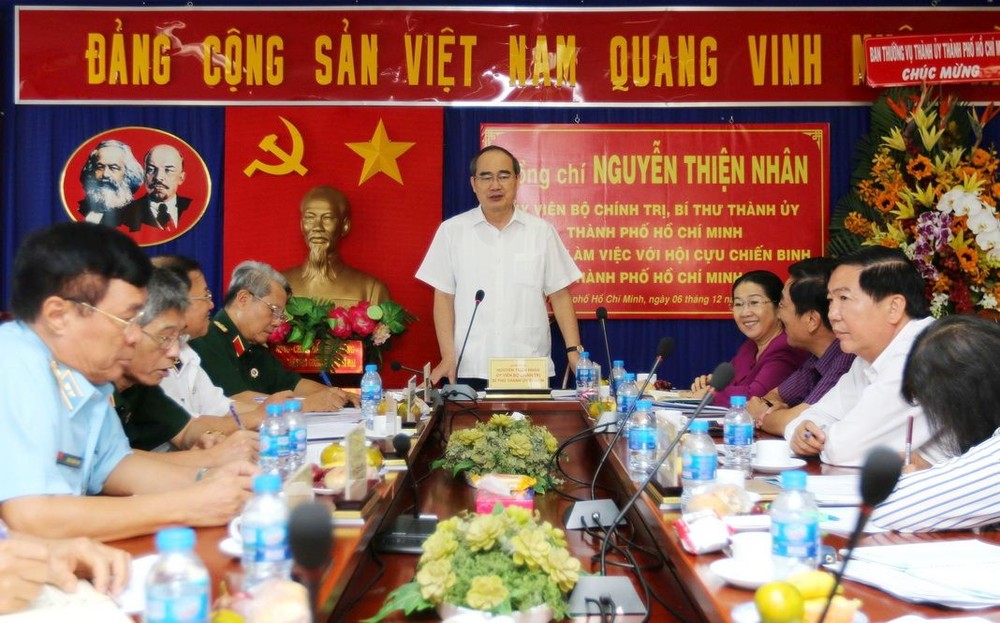 市委書記阮善仁（中）在會議上發表講話。（圖源：越通社）