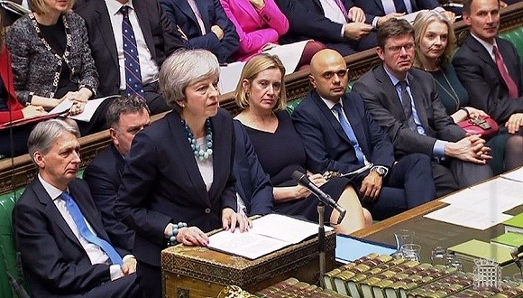 12月10日，特蕾莎·梅在下議院發表聲明，推遲脫歐草案議會投票。（圖源：互聯網）