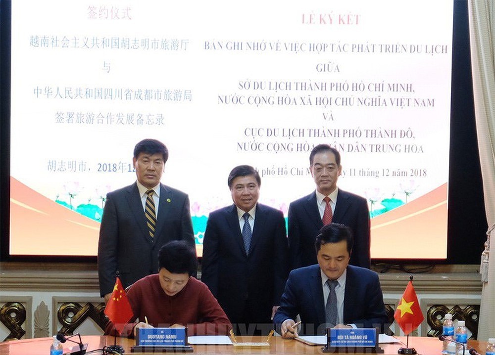 市旅遊廳與成都市旅遊局 簽署旅遊發展合作文件。（圖源：市黨部新聞網）