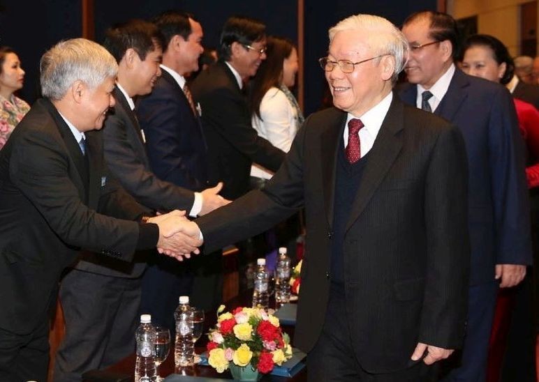 本市工作團考察企業的生產情況。（圖源：越通社）