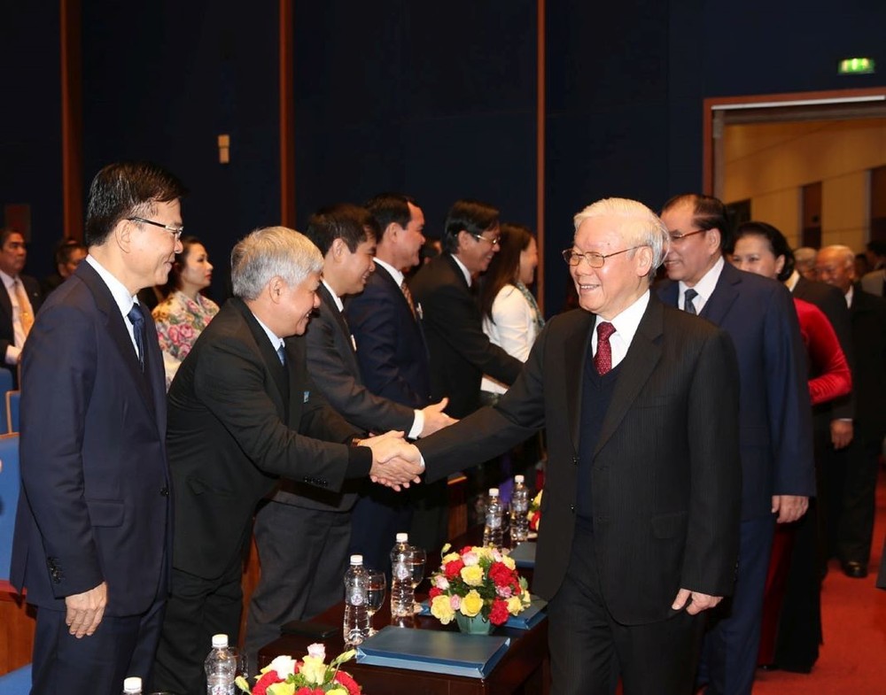 總書記、國家主席阮富仲接見各代表。（圖源：越通社）