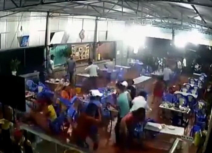 砍殺事件的瞬間畫面。（圖源：視頻截圖）