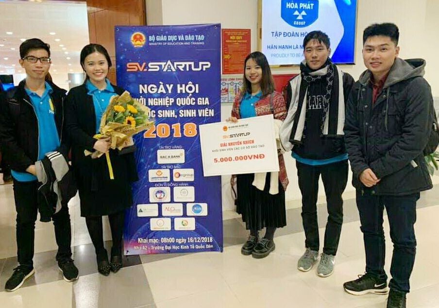 市師範大學中文系獲獎學生合影。