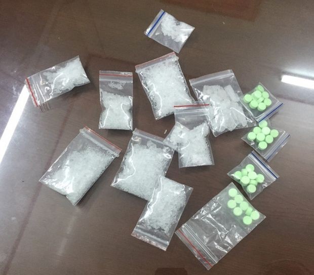 酒店內吸毒男女遭拘捕 ảnh 1