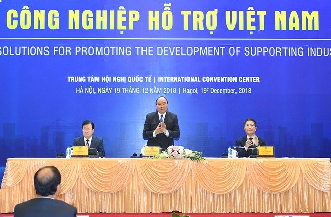 政府總理阮春福主持會議並發表講話。（圖源：光孝）