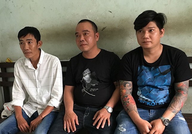 被扣押的放高利貸歹徒阮栢飛功（左）、梁黃英（中）和阮忠信。（圖源：阮新）