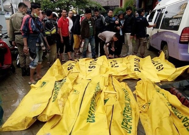 印尼海嘯傷亡人數持續攀升  200 多人遇難 ảnh 2