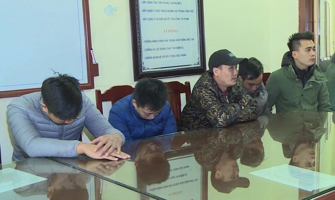 被扣押的5名嫌犯。（圖源：越通社）