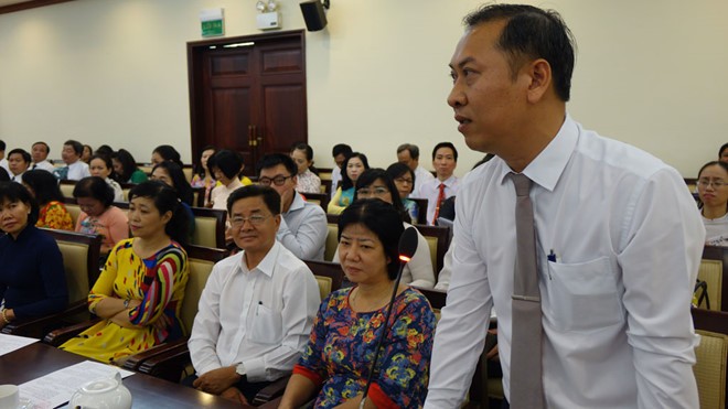 在本市舉辦的某個高中校領導會議。