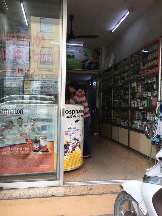 富潤郡潘廷逢街L.K藥房仍售賣MOOV7.5藥品。