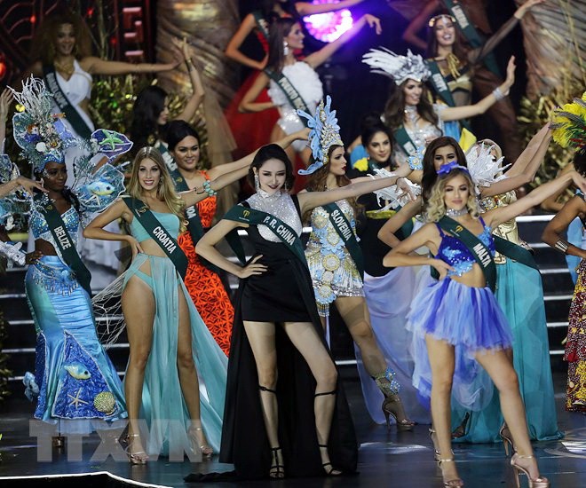 在國際選美賽中，越南佳麗渴望奪取榮譽稱號。