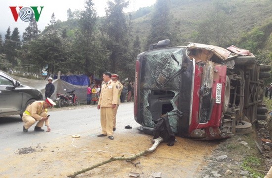 交警趕抵現場勘查事故原因。（圖源：VOV）